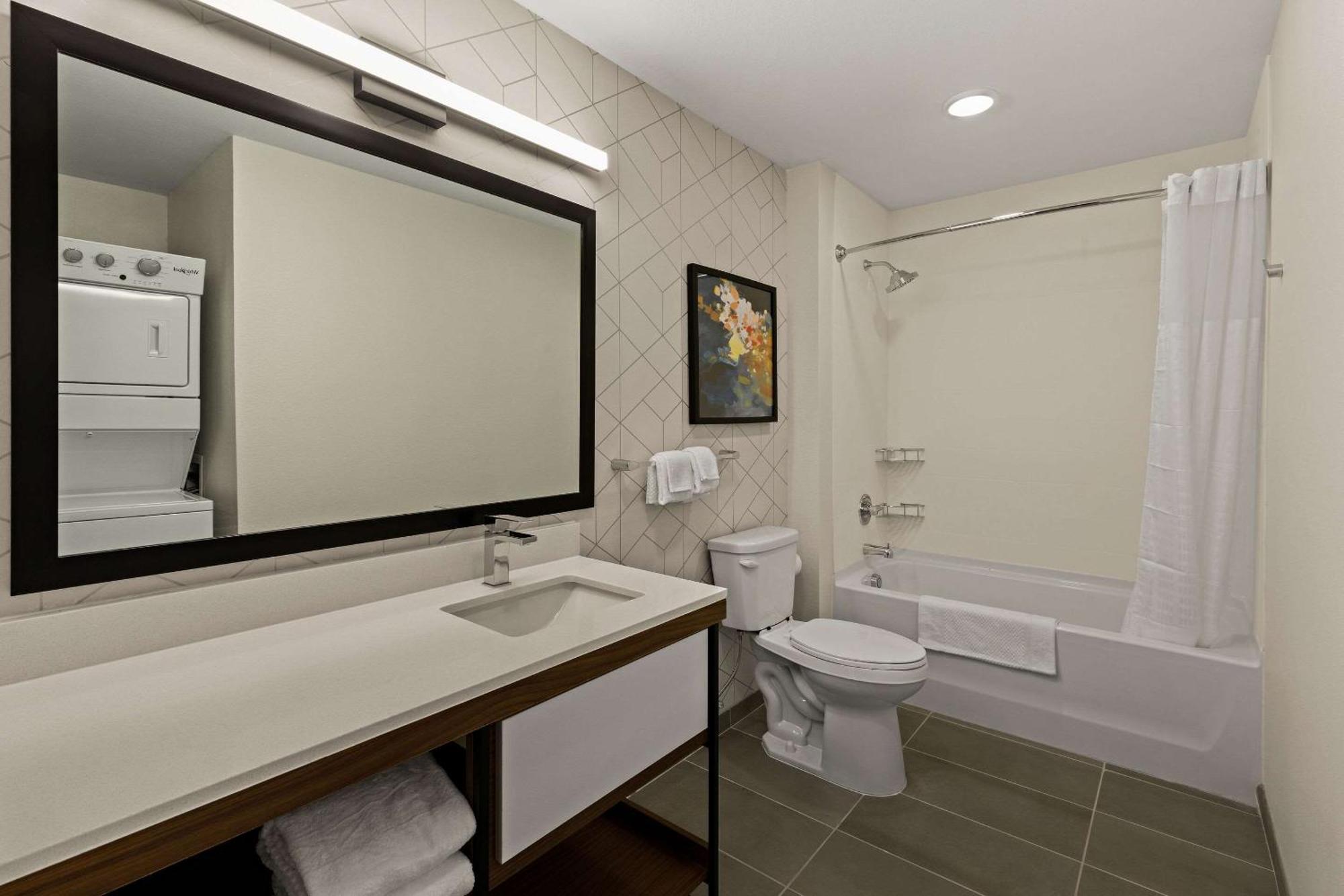 Everhome Suites El Paso Airport Near Fort Bliss Loma Terrace Exterior photo