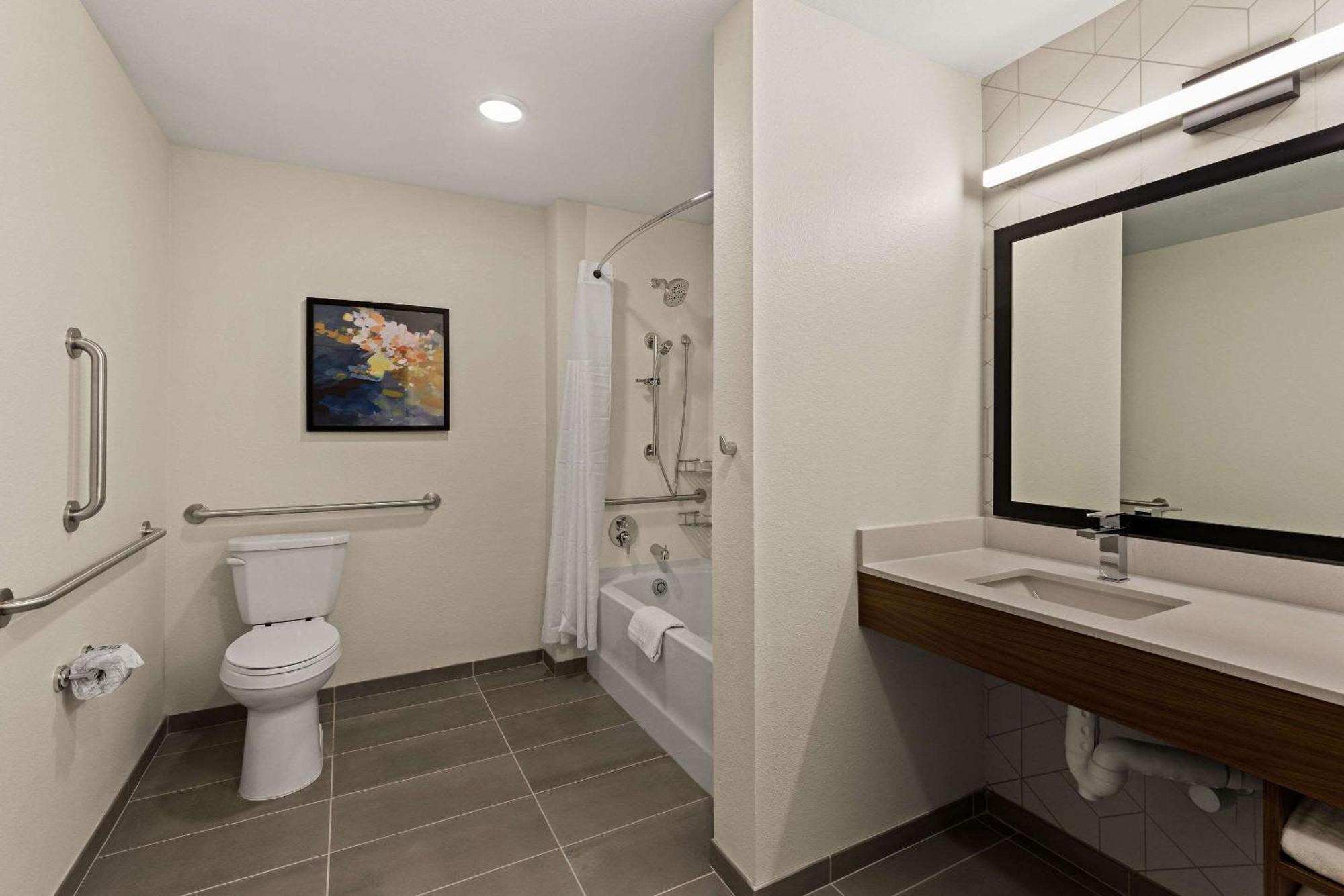 Everhome Suites El Paso Airport Near Fort Bliss Loma Terrace Exterior photo