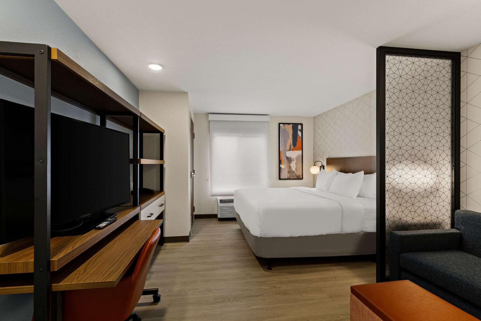 Everhome Suites El Paso Airport Near Fort Bliss Loma Terrace Exterior photo